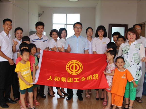 开云电子体育_开云(中国)集团“让爱心传递文明，让奉献精彩城市”公益活动圆满结束 