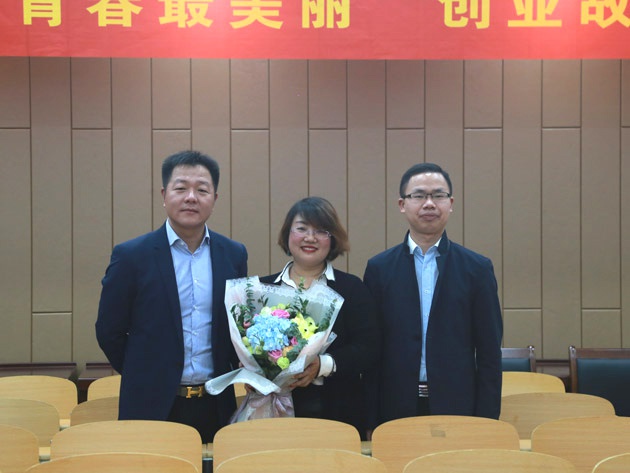 “不忘初心，载梦前行”开云电子体育_开云(中国)集团董事长及总裁受邀赣南师范大学做创业讲座 